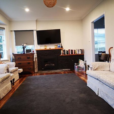 Cheerful 4 Bedroom Holiday Home Rotorua Exterior photo