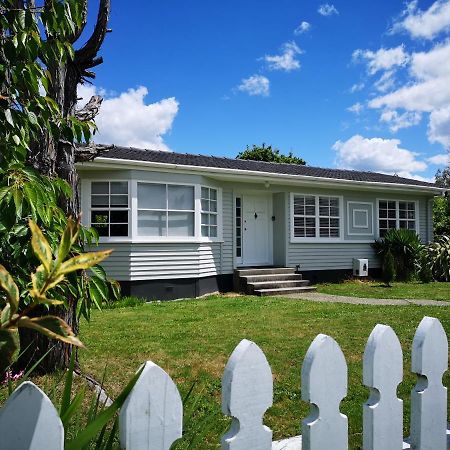 Cheerful 4 Bedroom Holiday Home Rotorua Exterior photo