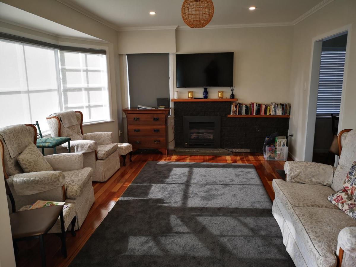 Cheerful 4 Bedroom Holiday Home Rotorua Exterior photo