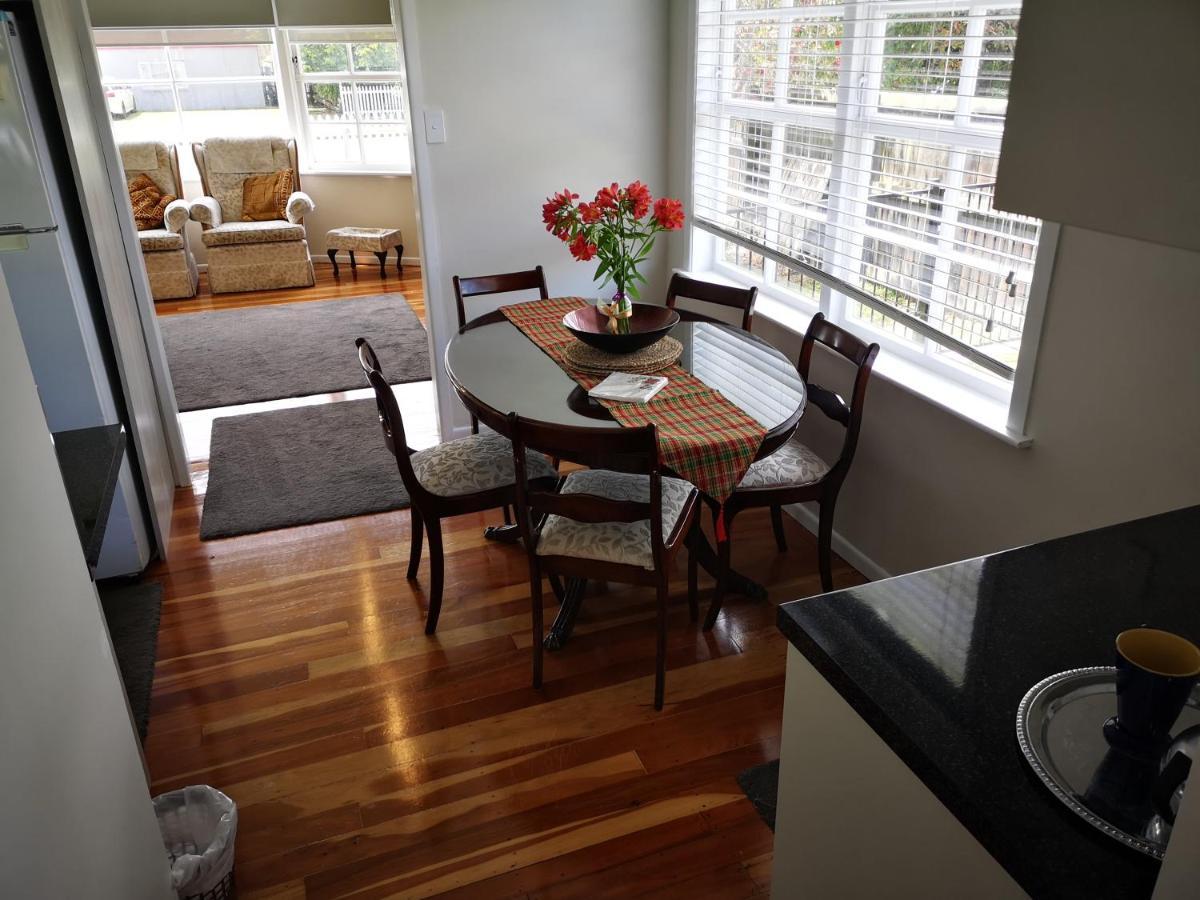 Cheerful 4 Bedroom Holiday Home Rotorua Exterior photo